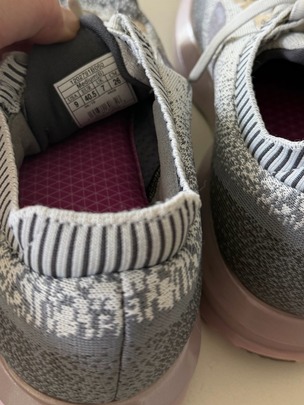 “BROOKS”(DNA,AMP levitate 2)shoes for women.Size-9,color-gray/purple.💜 - Picture 7 of 12